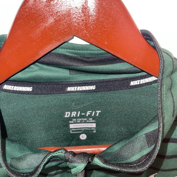 Nike Men's Green Striped Jacket - Picture 2 of 3